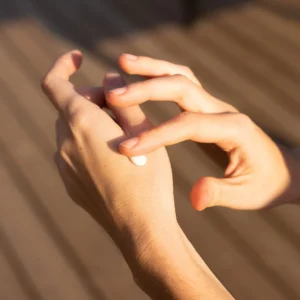 creme-pour-les-mains-amande-apaisante-30ml-panier-des-sens-747979_1800x1800